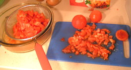 Tomaten schlen und wrfeln